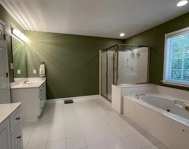 6025 Oakridge Court - Photo Thumbnail 23