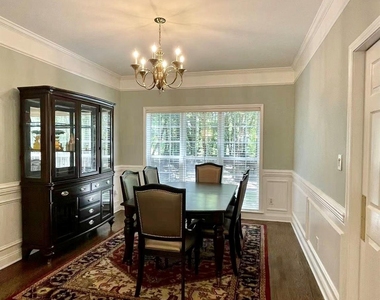6025 Oakridge Court - Photo Thumbnail 14