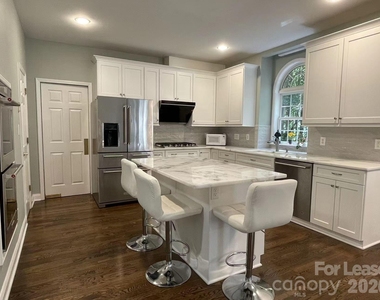 6025 Oakridge Court - Photo Thumbnail 3