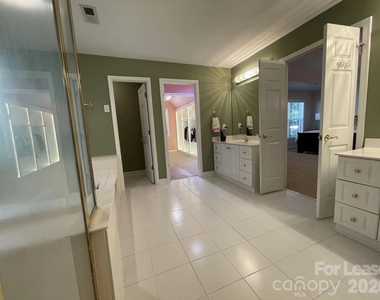 6025 Oakridge Court - Photo Thumbnail 22