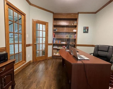 6025 Oakridge Court - Photo Thumbnail 16