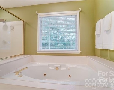 6025 Oakridge Court - Photo Thumbnail 24
