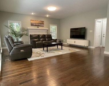 6025 Oakridge Court - Photo Thumbnail 12