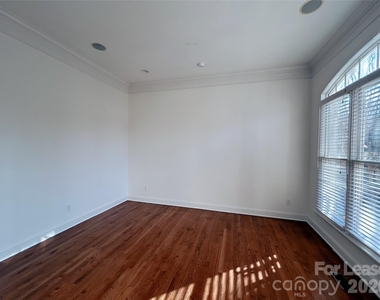 7615 Quail Park Drive - Photo Thumbnail 6