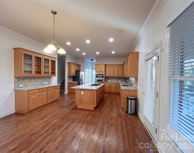 7615 Quail Park Drive - Photo Thumbnail 2
