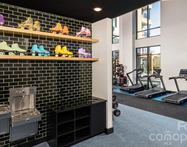 1015 N Alexander Street - Photo Thumbnail 14