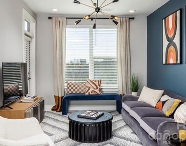 1015 N Alexander Street - Photo Thumbnail 25