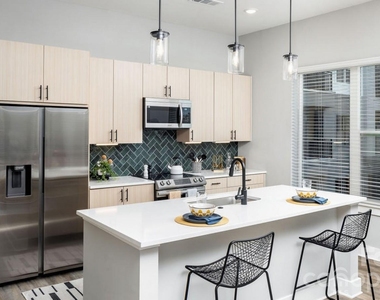 1015 N Alexander Street - Photo Thumbnail 27