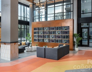 1015 N Alexander Street - Photo Thumbnail 8