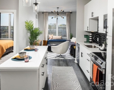 1015 N Alexander Street - Photo Thumbnail 20