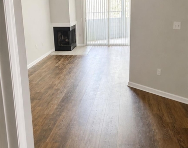2557 Stockbridge Drive - Photo Thumbnail 2