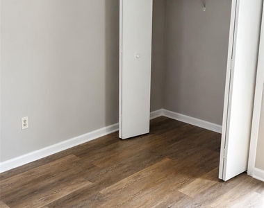 2557 Stockbridge Drive - Photo Thumbnail 9