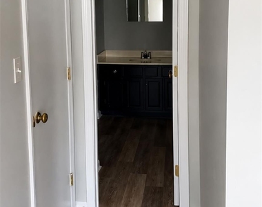 2557 Stockbridge Drive - Photo Thumbnail 15