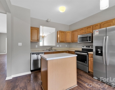 940 Tiger Lane - Photo Thumbnail 3