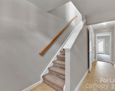 940 Tiger Lane - Photo Thumbnail 18