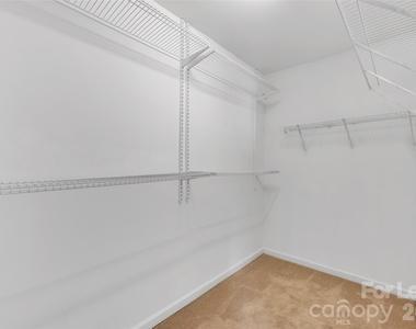 940 Tiger Lane - Photo Thumbnail 20