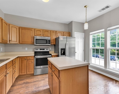 940 Tiger Lane - Photo Thumbnail 2