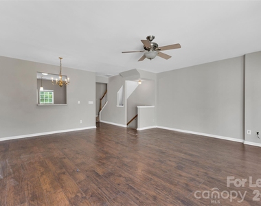 940 Tiger Lane - Photo Thumbnail 7