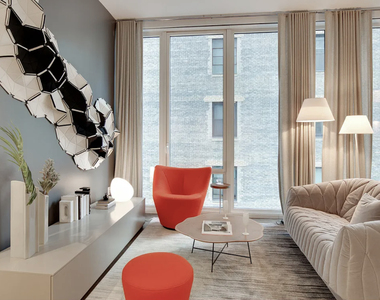 222 East 44th Street - Photo Thumbnail 4