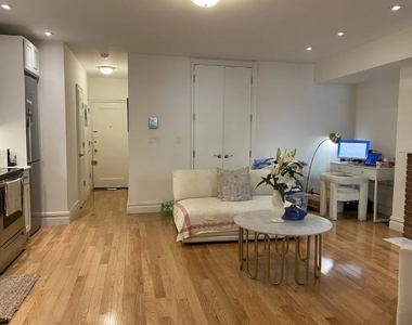 149 East 61st Street - Photo Thumbnail 3