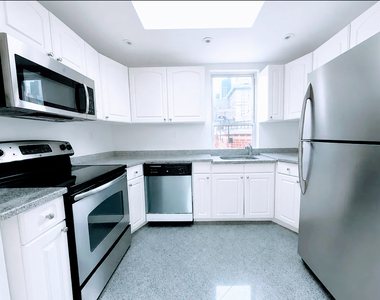 55 West 55th Street - Photo Thumbnail 2