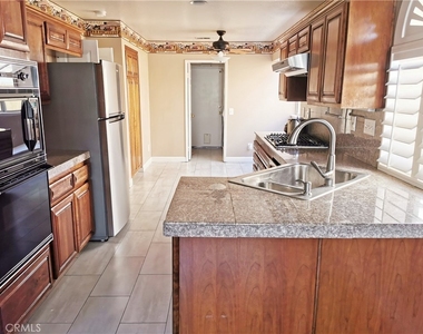 11539 Lancaster Way - Photo Thumbnail 6