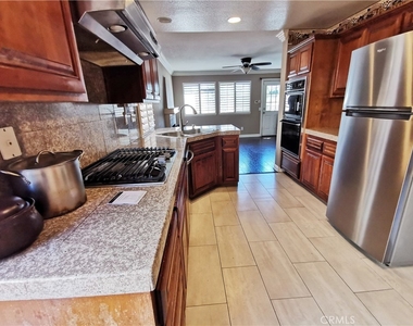 11539 Lancaster Way - Photo Thumbnail 10