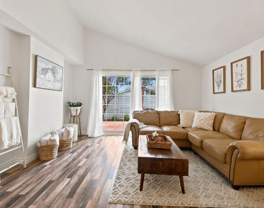 664 Holly Avenue - Photo Thumbnail 5