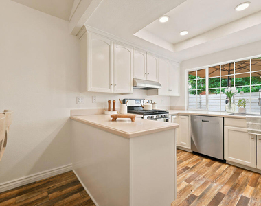 664 Holly Avenue - Photo Thumbnail 11