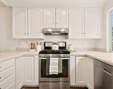 664 Holly Avenue - Photo Thumbnail 14