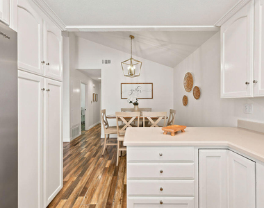 664 Holly Avenue - Photo Thumbnail 12