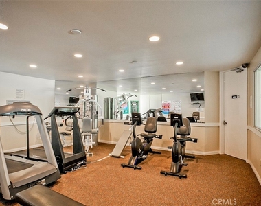 5345 White Oak Avenue - Photo Thumbnail 21