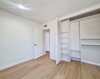 5345 White Oak Avenue - Photo Thumbnail 26