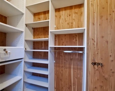 5345 White Oak Avenue - Photo Thumbnail 23