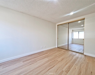 5345 White Oak Avenue - Photo Thumbnail 28