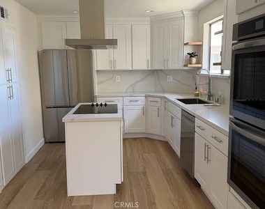 5345 White Oak Avenue - Photo Thumbnail 1