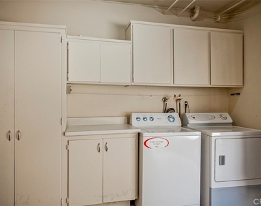 5345 White Oak Avenue - Photo Thumbnail 11