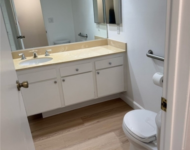 5345 White Oak Avenue - Photo Thumbnail 10