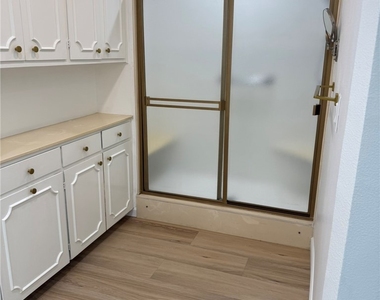 5345 White Oak Avenue - Photo Thumbnail 9