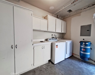 5345 White Oak Avenue - Photo Thumbnail 31