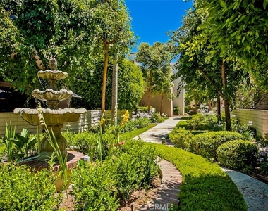 5345 White Oak Avenue - Photo Thumbnail 14
