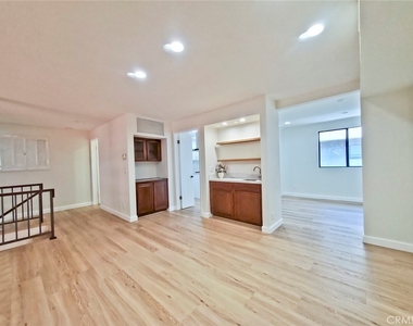 5345 White Oak Avenue - Photo Thumbnail 19