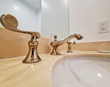 5345 White Oak Avenue - Photo Thumbnail 20