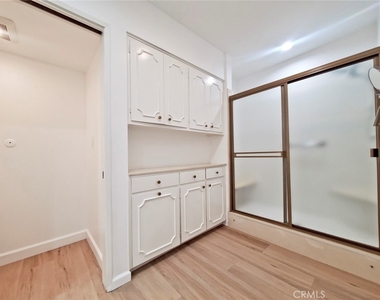 5345 White Oak Avenue - Photo Thumbnail 25
