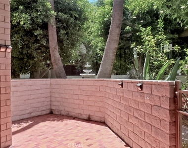 5345 White Oak Avenue - Photo Thumbnail 30