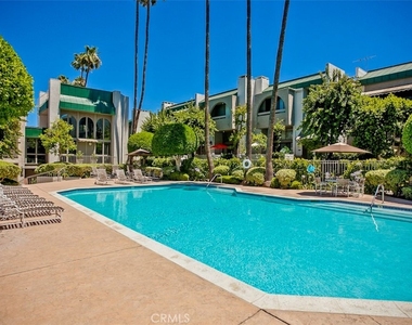 5345 White Oak Avenue - Photo Thumbnail 18