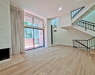 5345 White Oak Avenue - Photo Thumbnail 16