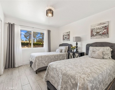 1479 E Francis Drive - Photo Thumbnail 16
