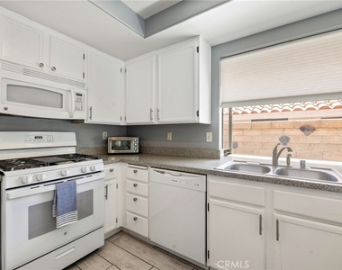 1479 E Francis Drive - Photo Thumbnail 10