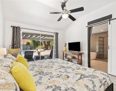 1479 E Francis Drive - Photo Thumbnail 12